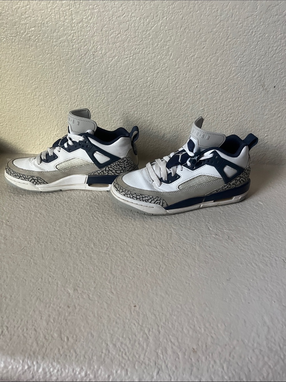 Jordan Kids White Navy and Gray Retro Sneakers. Slightly worn & dirty - Picture 2 of 4